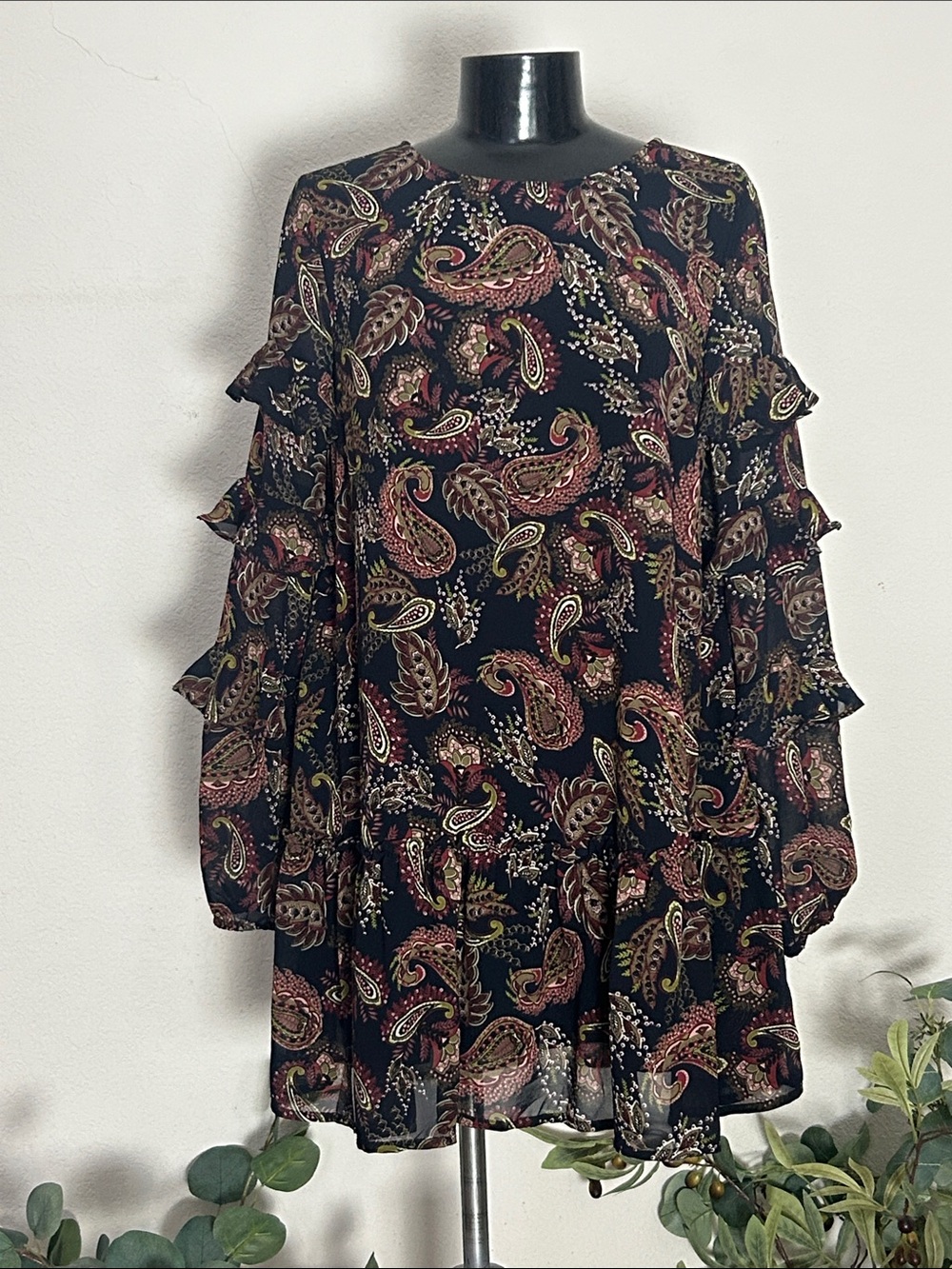 Very J, sz S, black paisley print, mini dress, long sleeves with ruffles, EUC